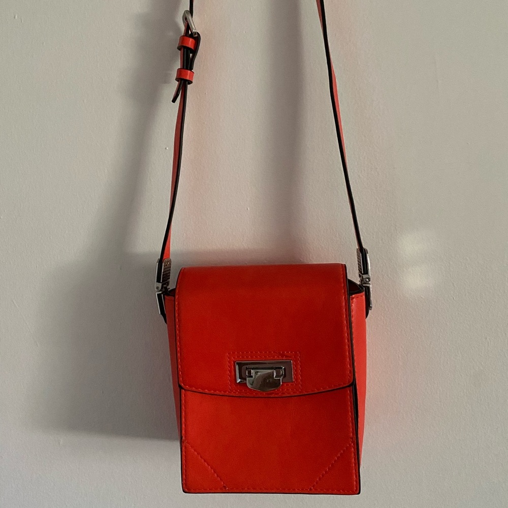 Bright shoulder bag - ZARA